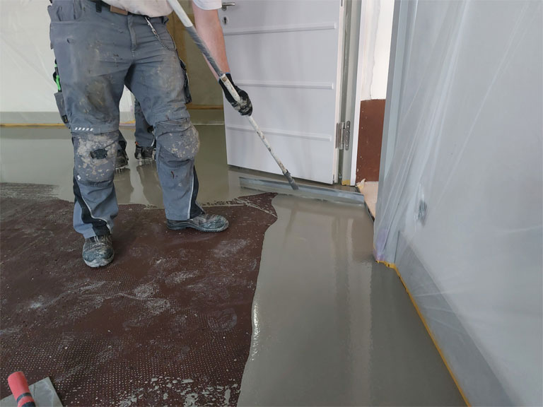 Einbau einer Minaralischen Beschichtung mittels Rakel