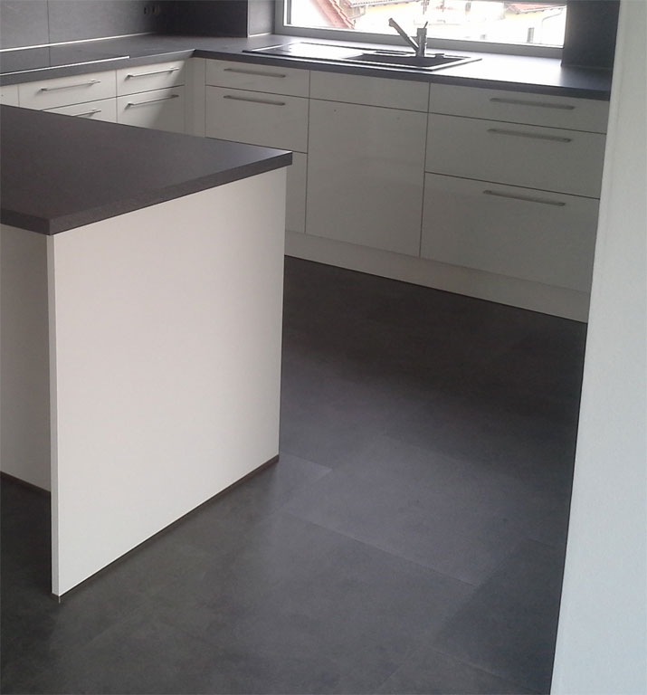 Vinyl in einer Küche verlegt